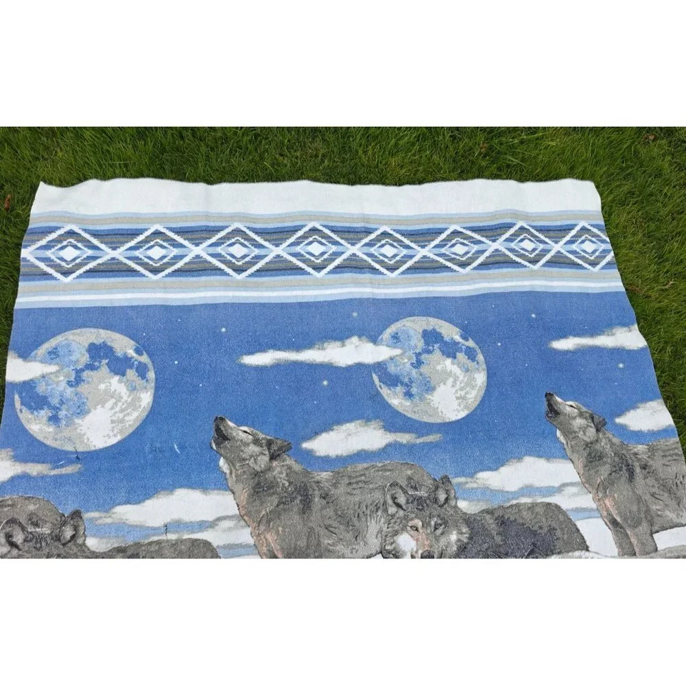 Vintage Wolf At Night Throw Blanket King Size 91x69 Southwestern Western USA